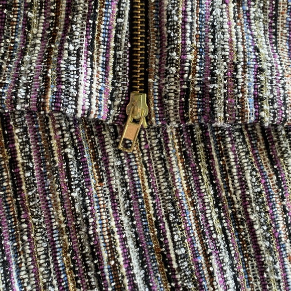 Purple interwoven w gold dress. Gold button & zipper. Shoulder pads. - Picture 9 of 12